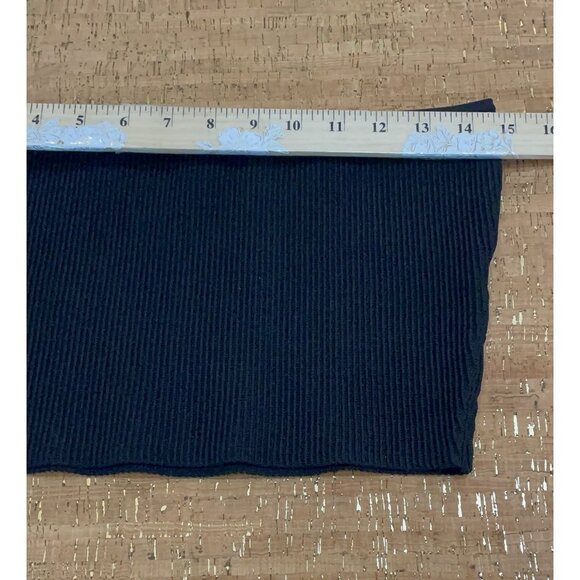 Elegant Black Strapless Top - Picture 3 of 7